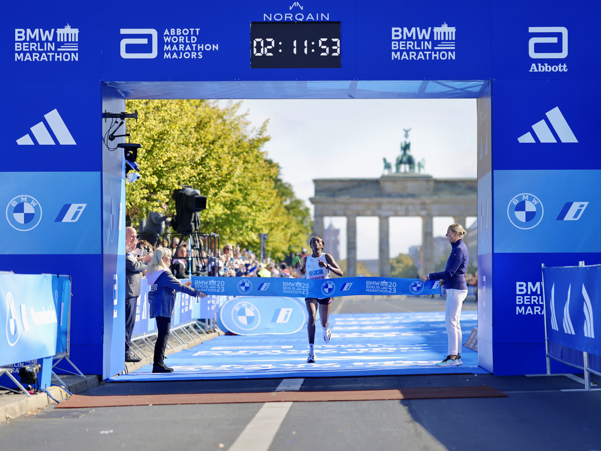 Bei Infront sind wir leidenschaftlich sportbegeistert. Diese Leidenschaft möchten wir mit anderen teilen und für einen aktiven und gesunden Lebensstil motivieren und begeistern. Unsere Mitarbeitenden sind stolz auf das, was sie tun, und ihre Arbeit für den Sport ist ihnen wichtig.